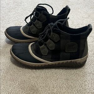 Sorel Women’s Black and Gray Checkered Boots